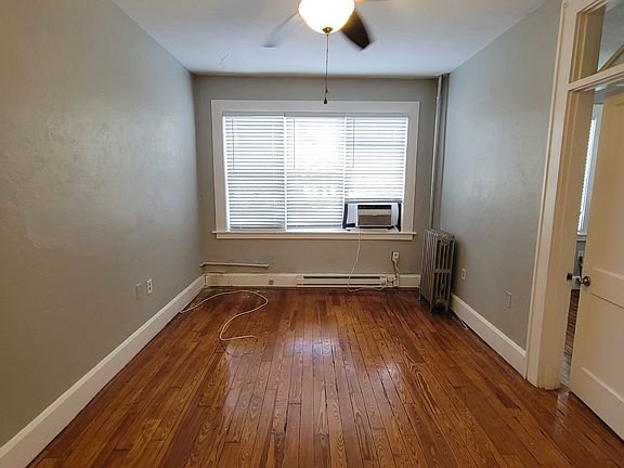 2nd image of 205 16th Ave NE APT 8