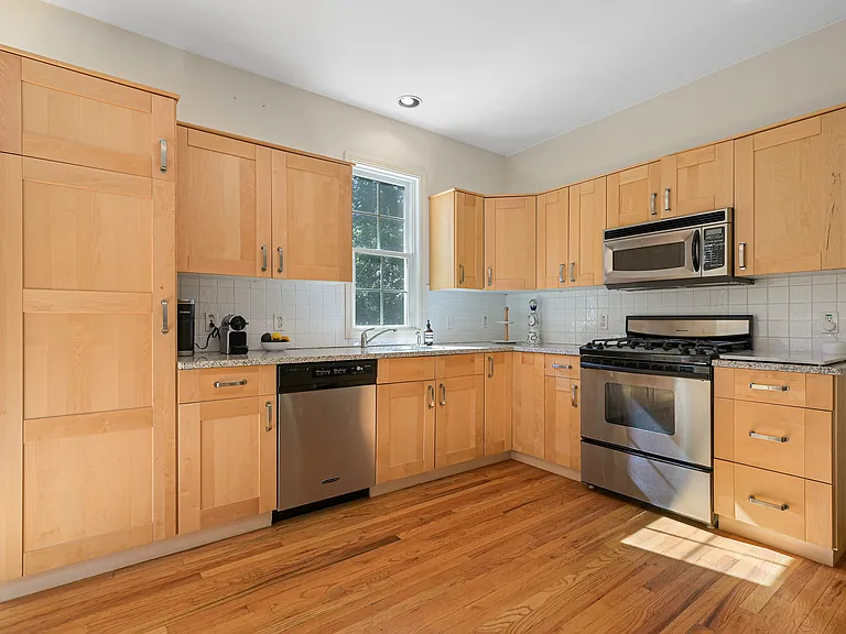 White Oak Ln — Photo 7