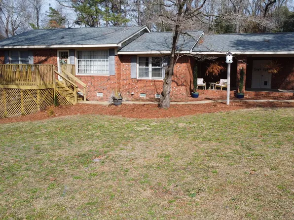 1104 Hart Circle, Snow Hill, NC 28580