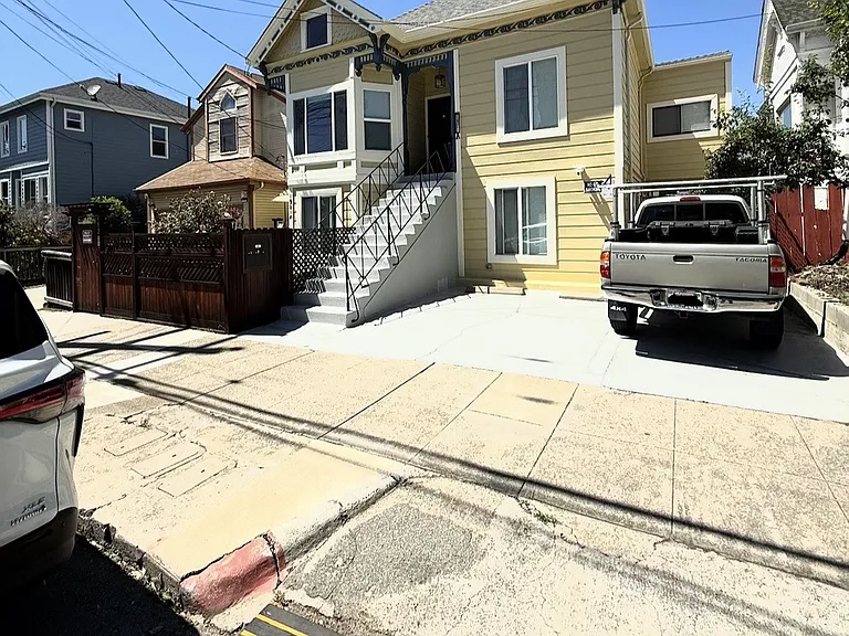 1921 Harmon St #B — Photo 6