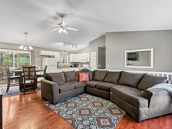 3rd image of 95 Parkway Dr