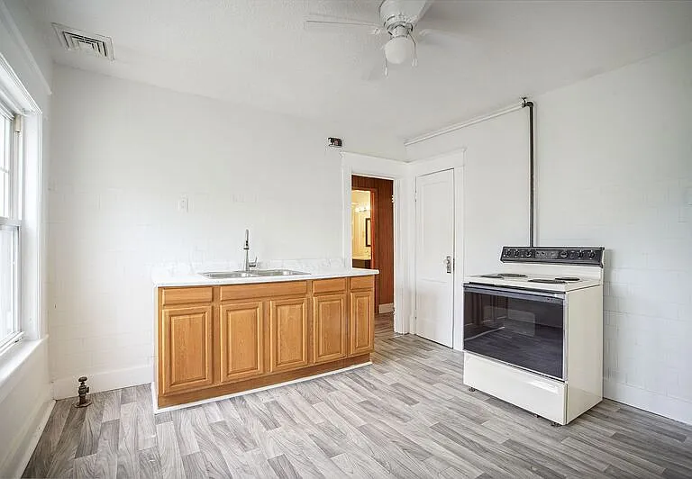 25-27 Virginia St #27 — Photo 3