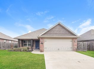 3090 N Verona Ln, Fayetteville, AR 72704