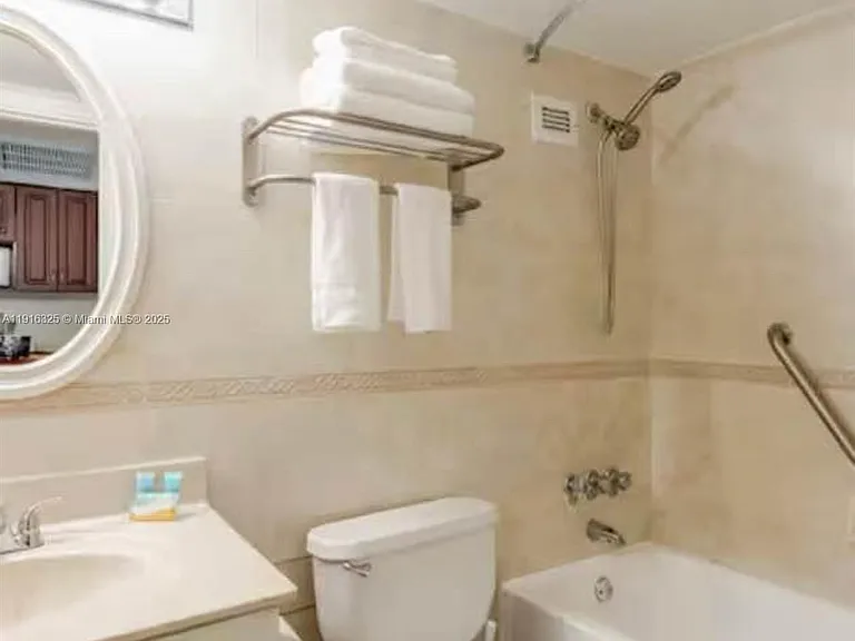 19201 Collins Ave #733 — Photo 5