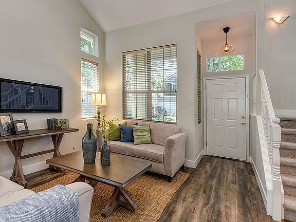 5th image of 365 Coventry Cir