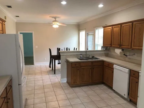203 Halifax Rd, Woodbine, GA 31569