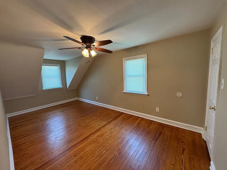 514 Essex Ave — Photo 16