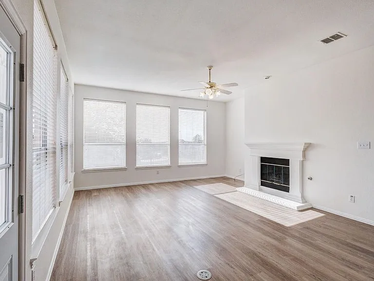 857 Dalmalley Ln — Photo 2