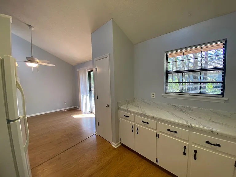 3154 Folsom Rd — Photo 10