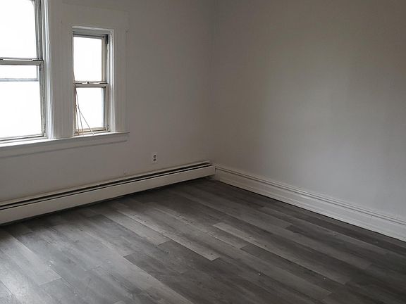 5th image of 306 Woodside Ave #0