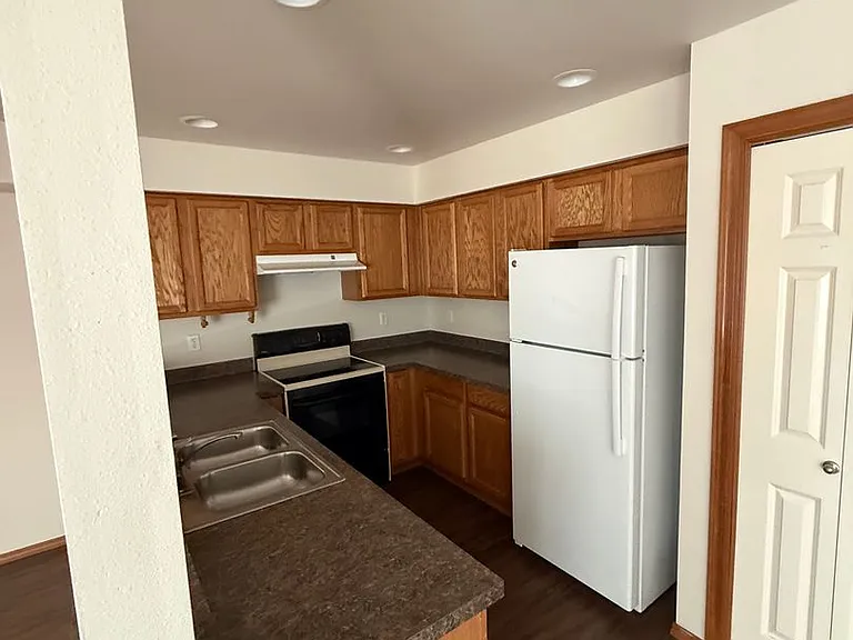 205-211 Thompson Pl — Photo 4