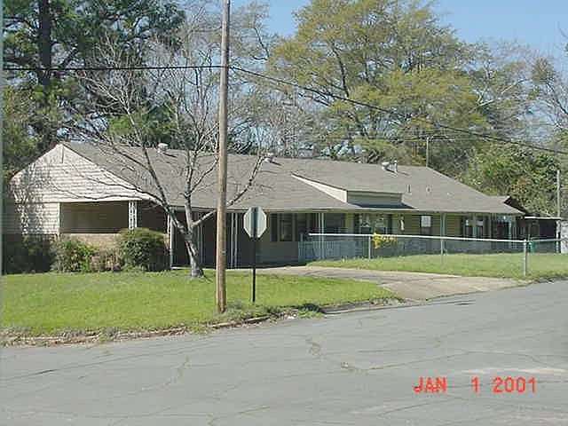 1st image of 302 N Yocum Ave