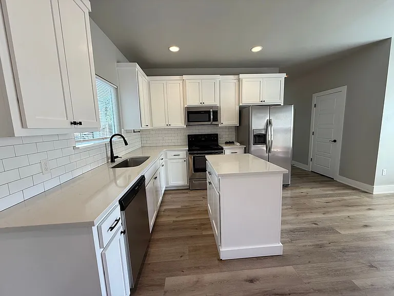 148 NE 15th St — Photo 9