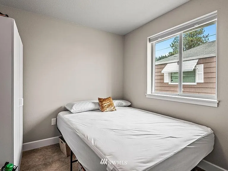 407 Long Ave — Photo 8
