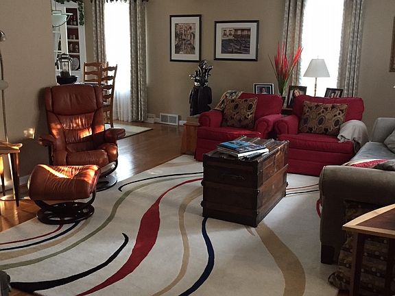Spacious living room