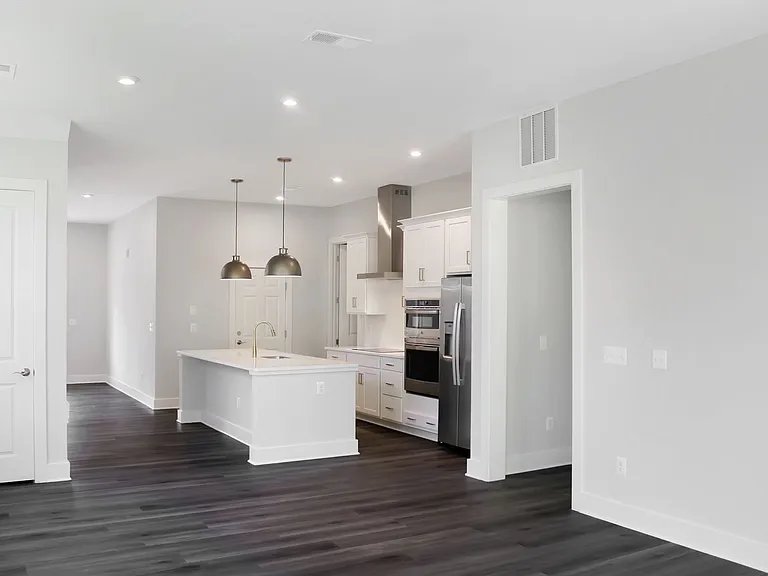 1629 Koch Ct — Photo 23