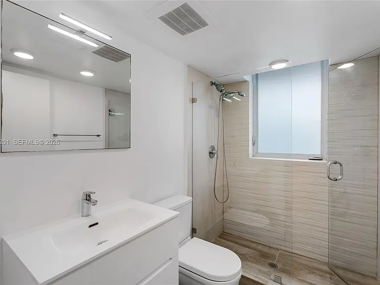9261 E Bay Harbor Dr #607 — Photo 32