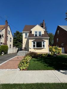 452 Macatee Place, Mineola, NY, 11501