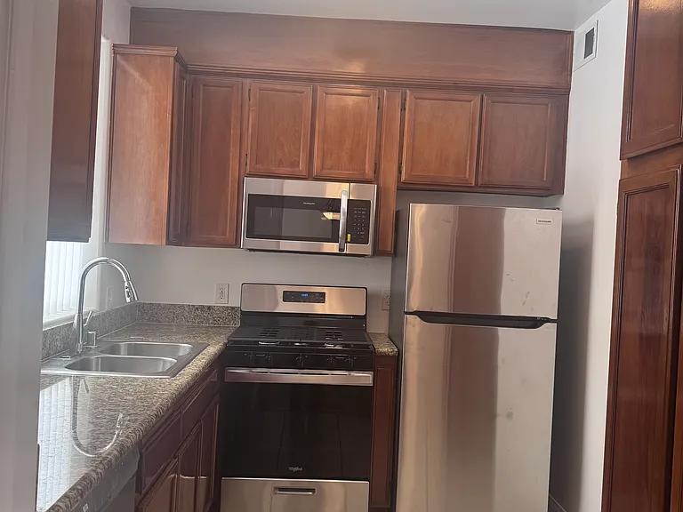 Aqua Vista Apartments — Photo 8