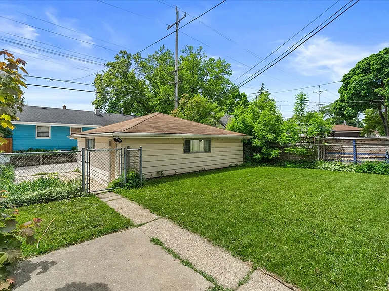7029 W Hampton Ave — Photo 19