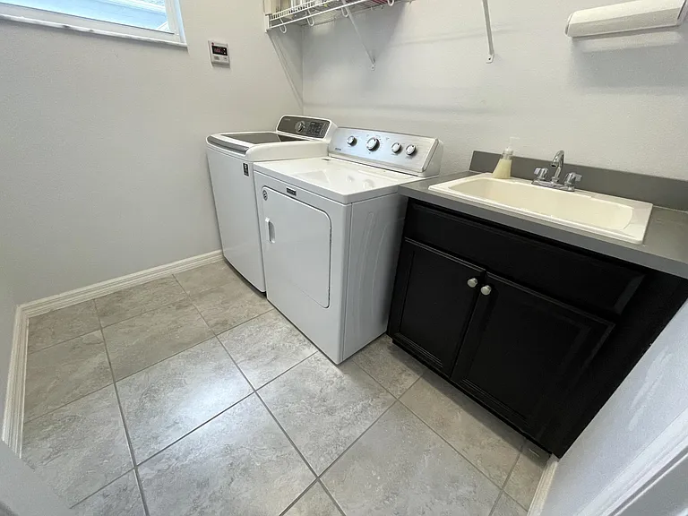 2881 Casterton Dr — Photo 23