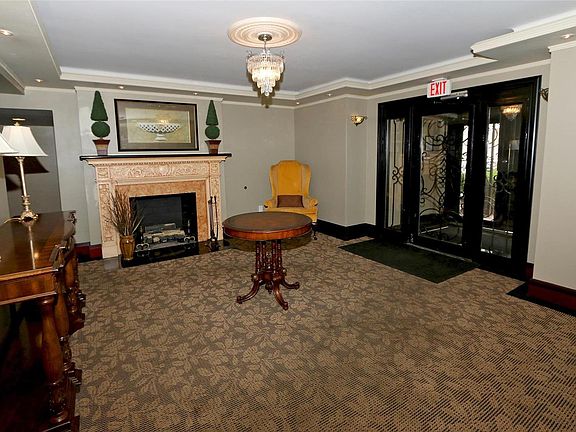 3rd image of 4540 Lindell Blvd APT 204