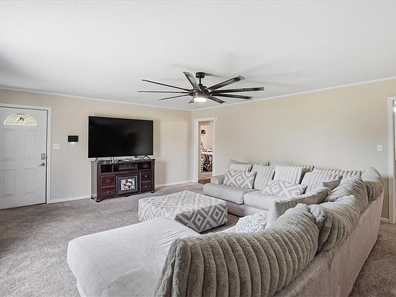 4th image of 9445 Morrow Dr