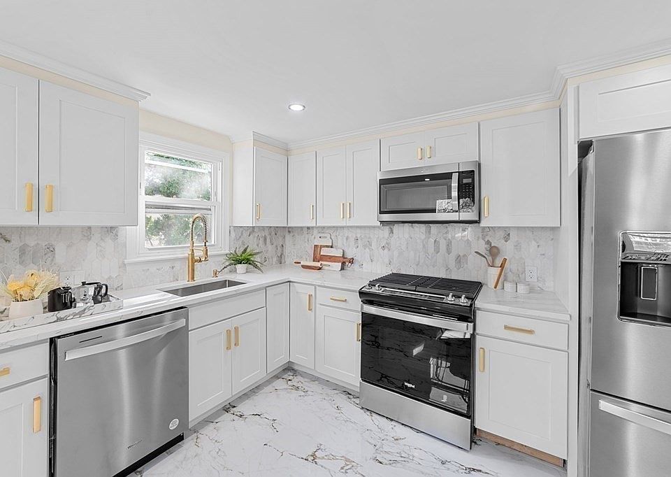 1st image of 70 Parker St