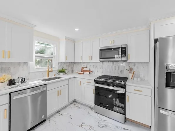70 Parker St, Brockton, MA 02302