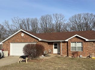 1608 Woodhill Dr, Lebanon, MO 65536