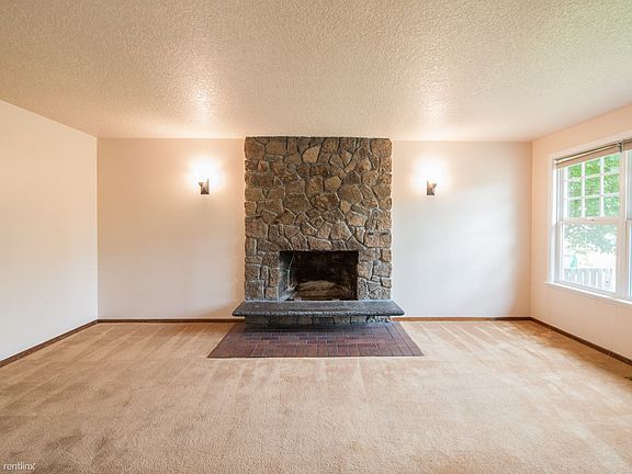 7104 SE Center-17