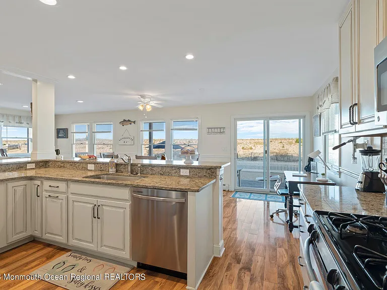 1404 Oceanfront #DOWN — Photo 35