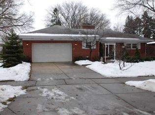 445 Cambridge Rd, Des Plaines, IL 60016