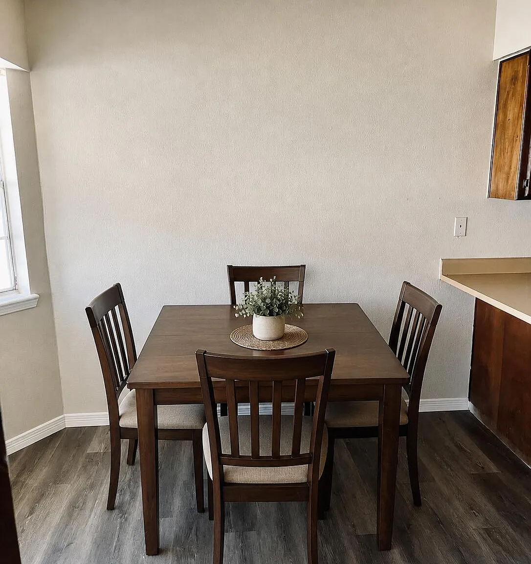 3 bed, 2.0 bath, 1901 sqft, $1,650 — Photo 2