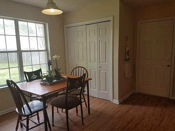 3rd image of 6852 Southknoll Ave
