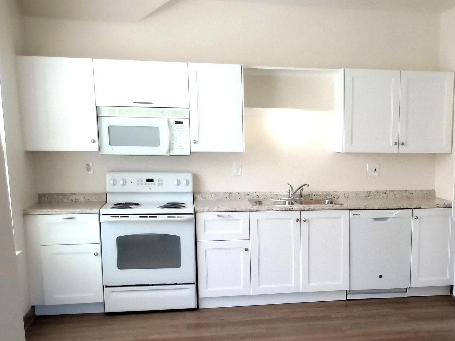 425 SW Sheridan St — Photo 2