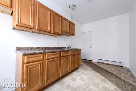 4815 W Monroe St Apartments Chicago Kitchen_05