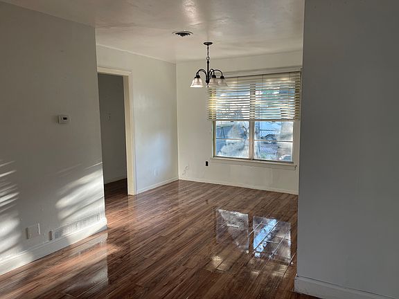 3rd image of 27 Macarthur Dr #A