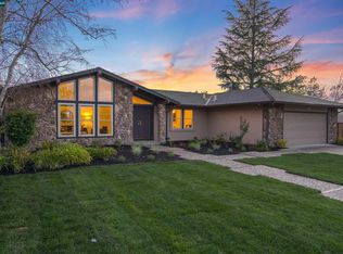 243 Sandringham Dr, Moraga, CA 94556