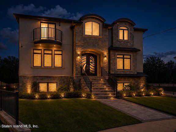 3rd image of 35 Savona Ct