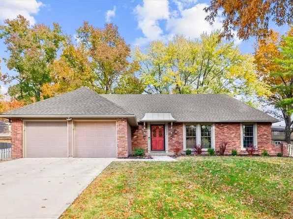 10046 Knox Dr, Overland Park, KS 66212