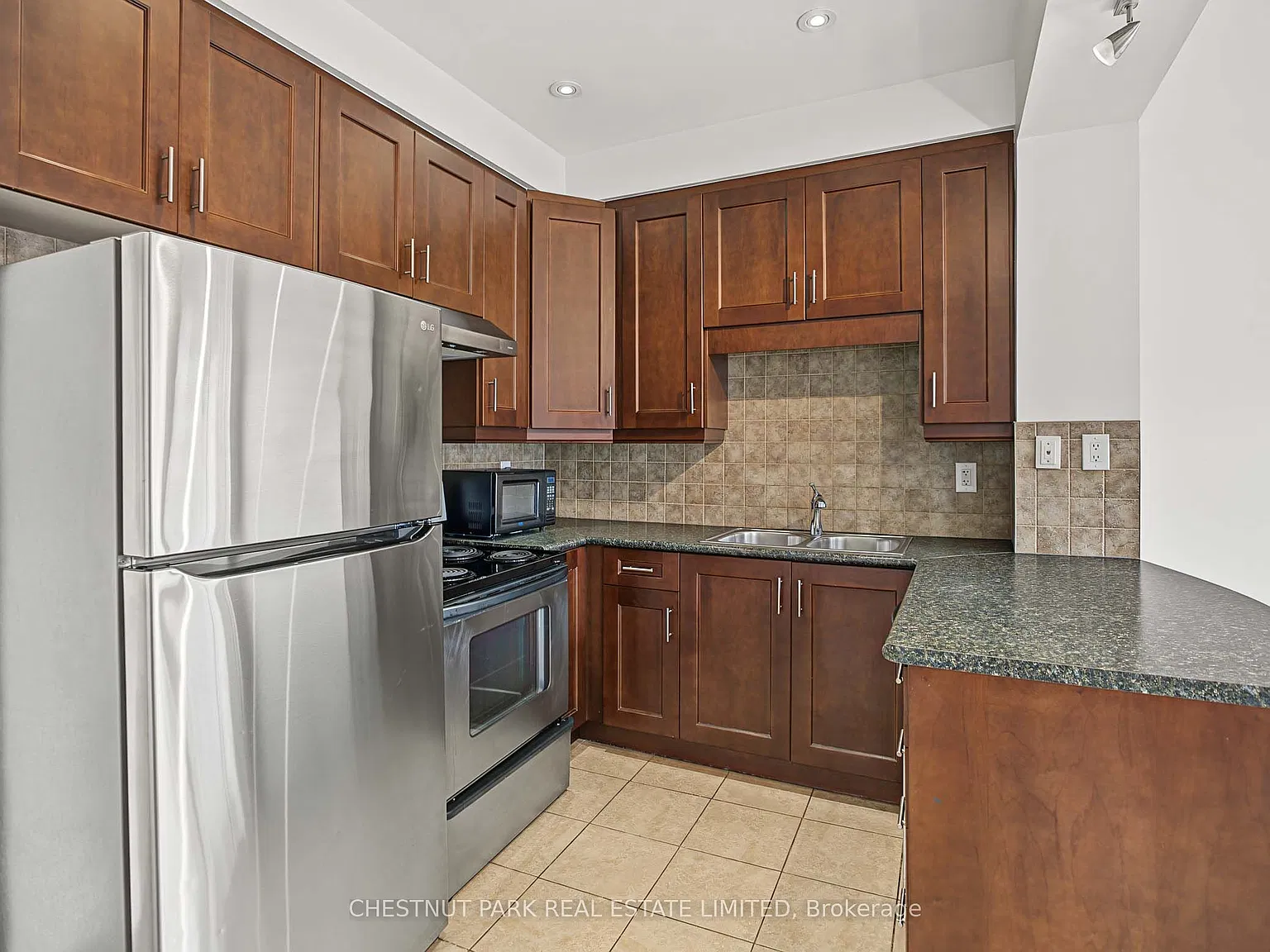 2 bed, $3,200 — Photo 2