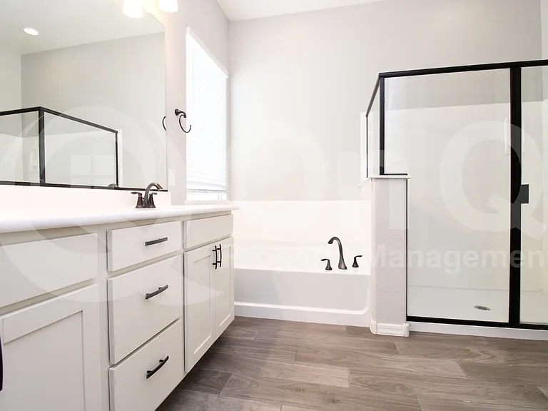 2051 E Wisteria Dr — Photo 15