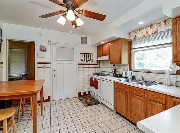 5th image of 5644 N St Louis Ave
