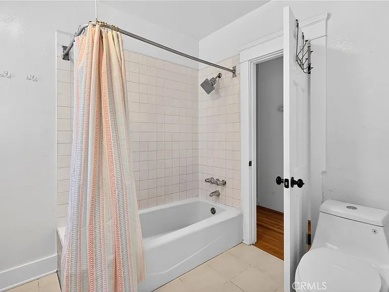 1145 N Genesee Ave — Photo 13