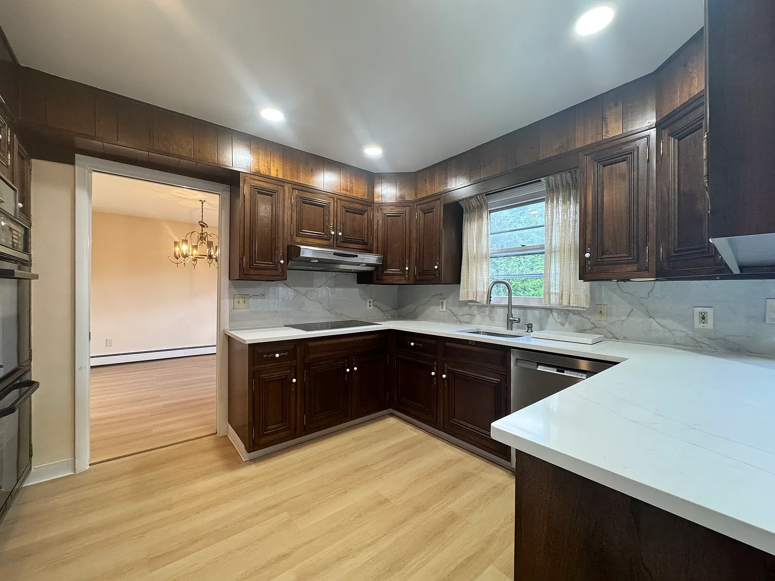 5 bed, 4.5 bath, 3800 sqft, $3,995 — Photo 4