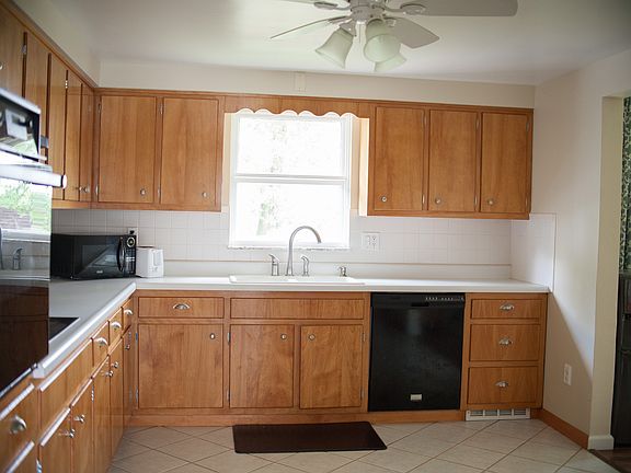4th image of 114 Williamsburg Pl