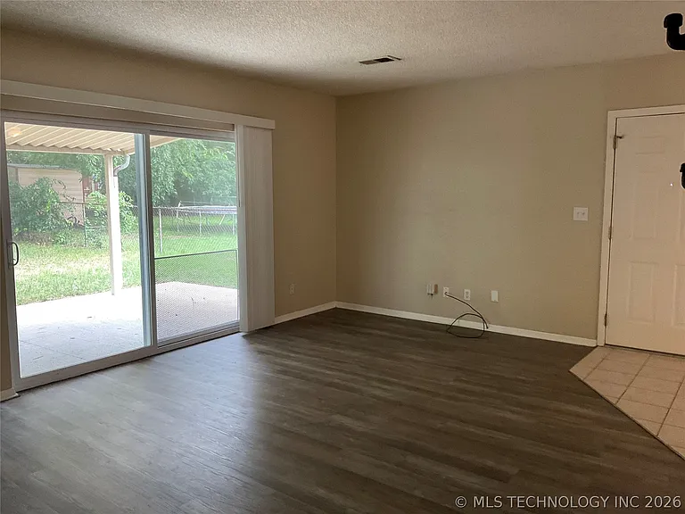 3228 S Lakewood Ave — Photo 4