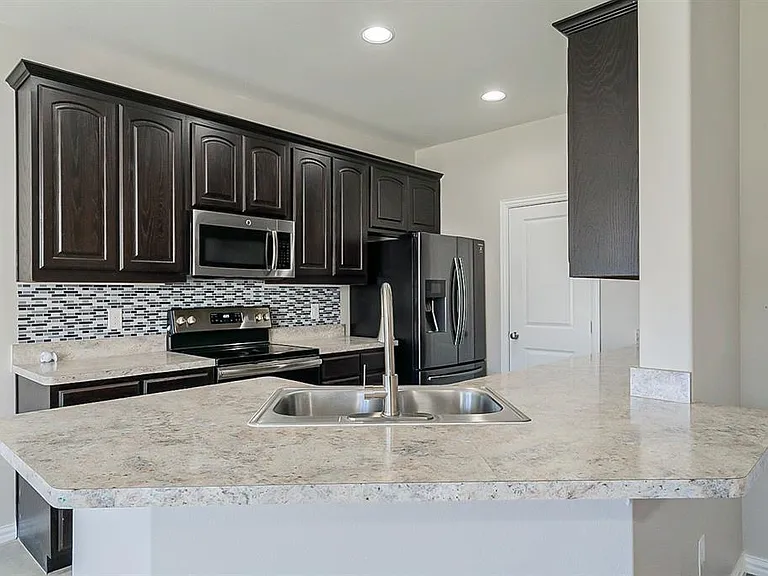 312 Emerald Creek Dr — Photo 4