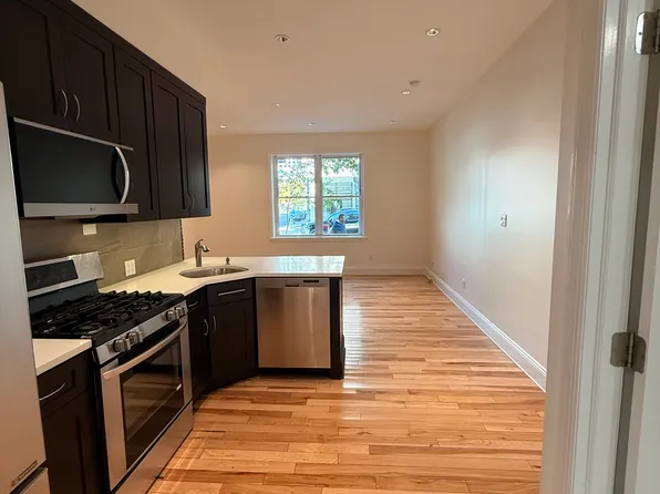 56 Huron Street image 6 of 21